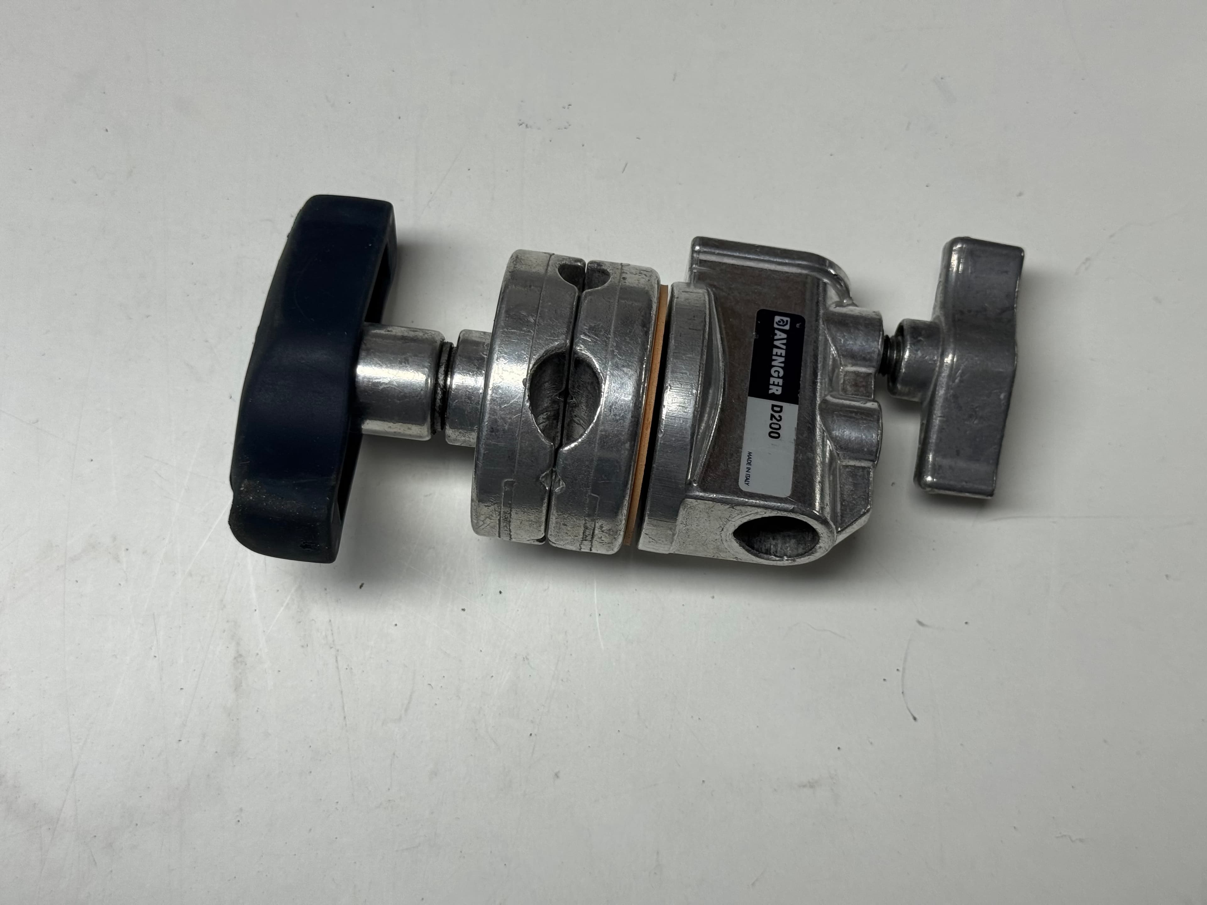 Avenger D200 Grip Head 2 1/2''